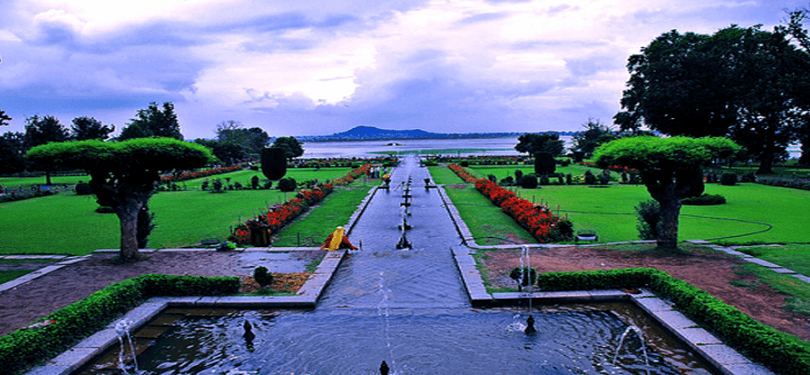 Mughal Garden Veiw in Kashmir