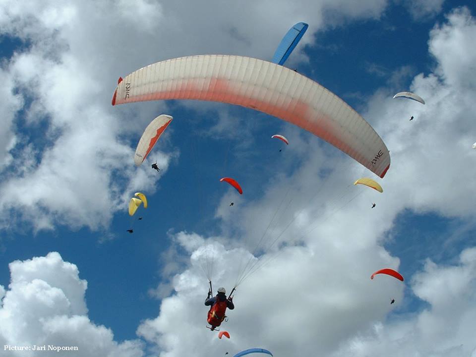 Paragliding in Billing Valley