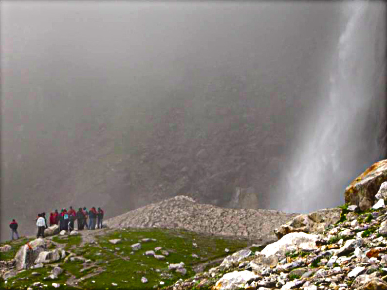 Vasundhara Falls 